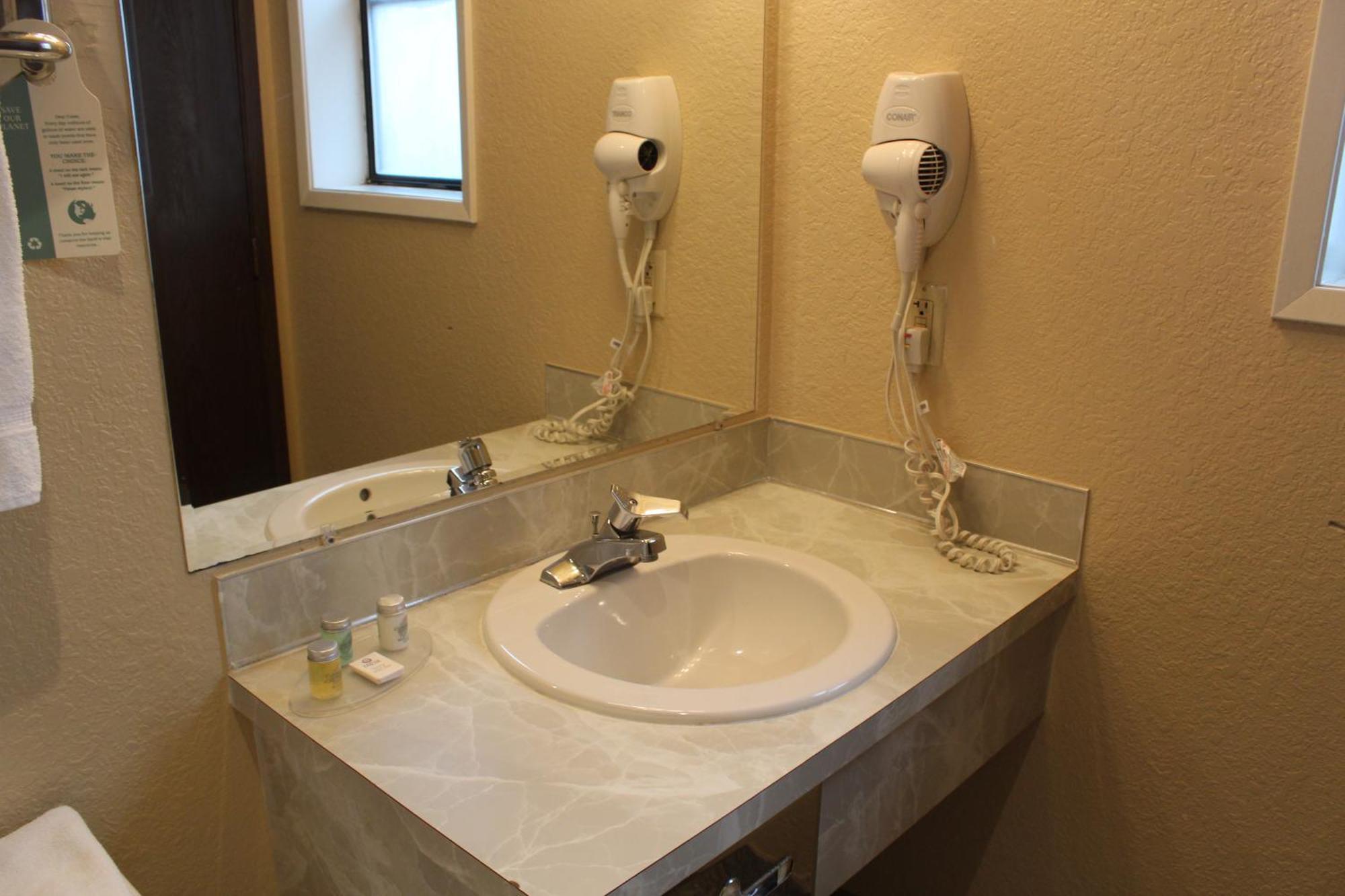 Fairbridge Inn & Suites Leavenworth Bilik gambar